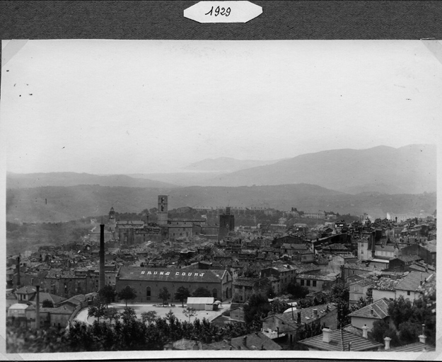 couvent de cordeliers, puis parfumerie Bruno Court, actuellement magasin de commerce, parc de stationnement et hôtel de voyageurs Charme Hôtel du Patti