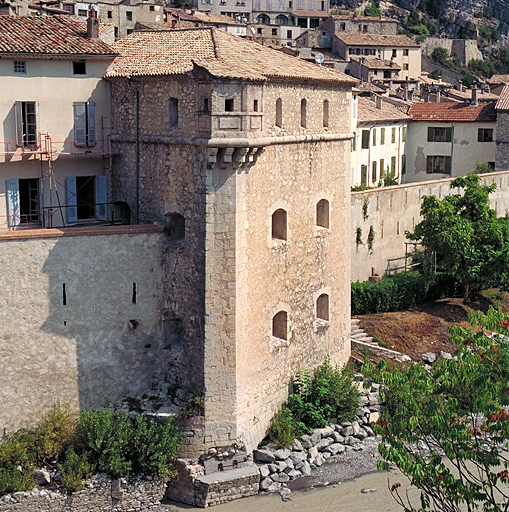 Tour 24. Tour bastionnée 24 vue du sud ouest.