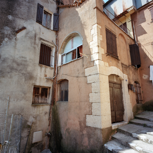 moulin à farine, à huile, à ressence et filature, actuellement immeuble à logements