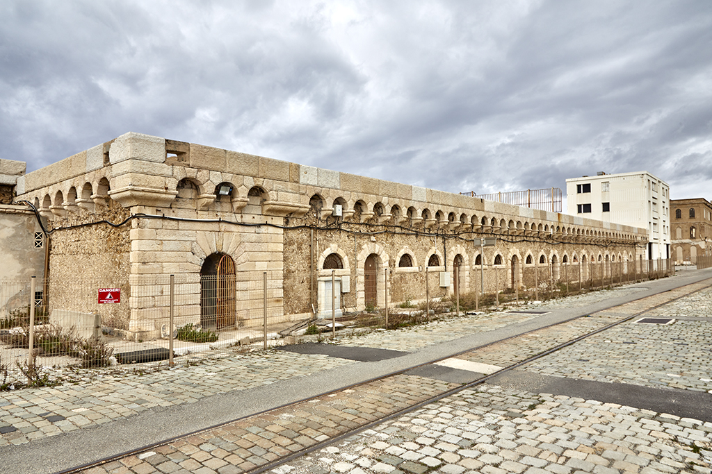 Façade sur quai de batterie du milieu du bassin Napoléon