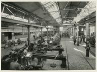 Magasin industriel, atelier de réparation, vestiaire d'usine dit magasin général