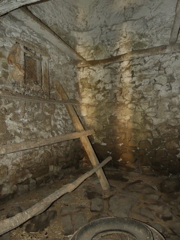 Bâtiment du logis. Etage de soubassement, poulailler. Vue de volume prise de l'est.
