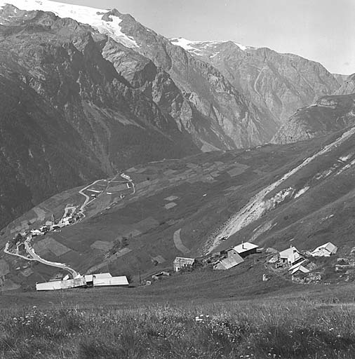 Les Clots. Vue prise du nord-est.