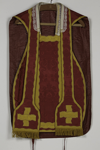 Chasuble, étole, manipule, bourse de corporal, voile de calice (ornement rouge n°6)