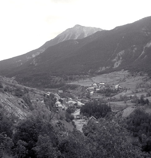 Le Fontenil ; l'Envers du Fontenil. Vue de situation prise du nord.