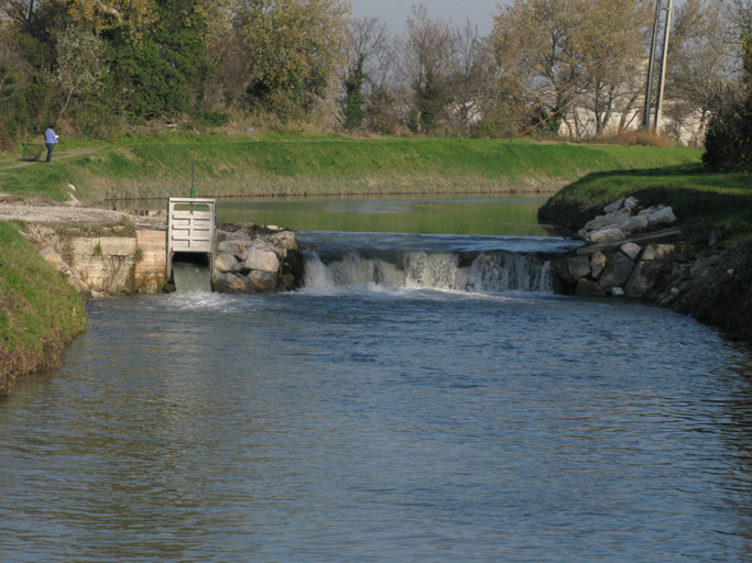 barrage réaménagé en seuil de passage