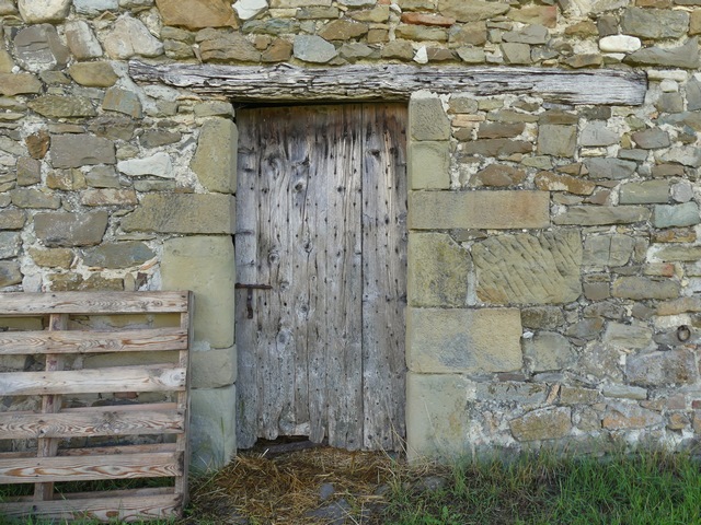 Petite porte de fenil, ferme dite Champ Pauvre.