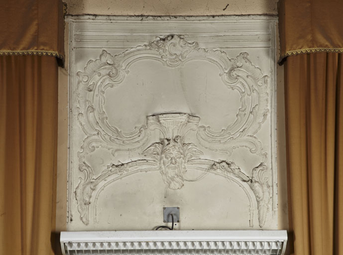 Ensemble de 3 reliefs (décor d'architecture) de la galerie