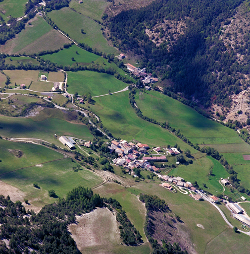 village de Lambruisse