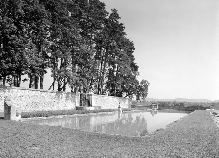 Bassin et fontaine.