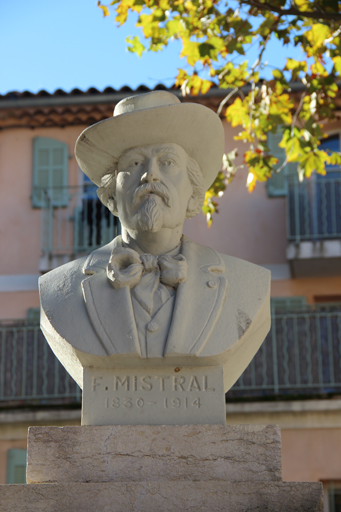 buste : Frédéric Mistral