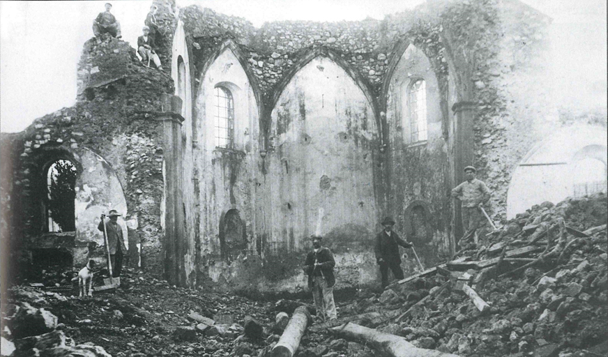 [Vestiges du sanctuaire de la chapelle Notre-Dame-de-l'Annonciade, entre 1920 et 1940.]