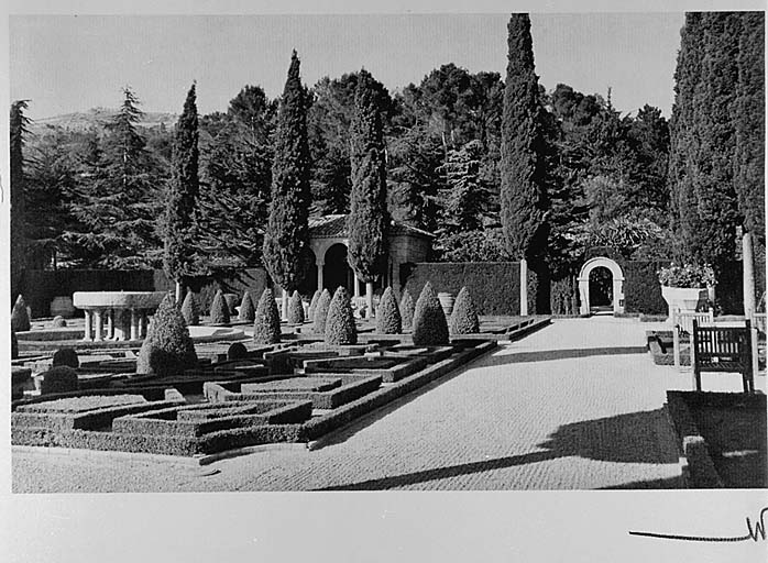 jardin d'agrément dit Jardin Romain du Château Lou Seuil