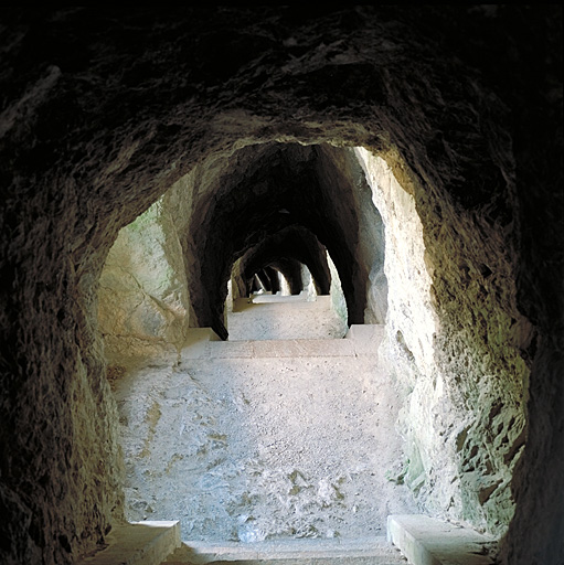 L'escalier en caverne 46 et ses repos, vu d'en haut.