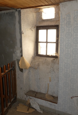 Etage, mur nord. Embrasure de la demi-croisée.