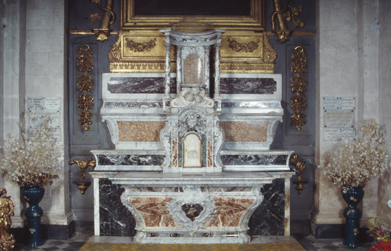 ensemble de l'autel de la Vierge (autel, 3 gradins d'autel, tabernacle, exposition)