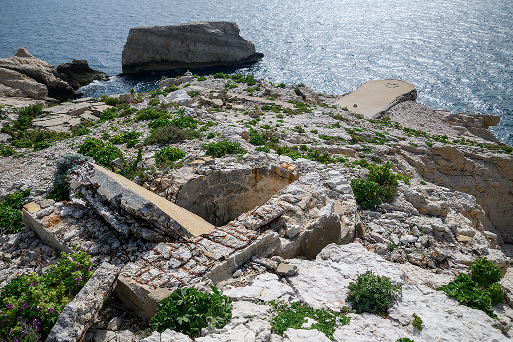 Poste photo-électrique, ruines du poste de commande, au-dessus de l'abri de combat