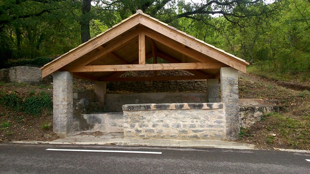 Fontaine et lavoir de Fondicard