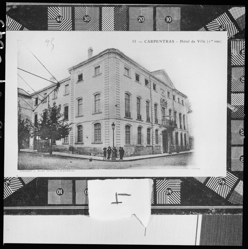 hôtel de Laroque actuellement hôtel de ville
