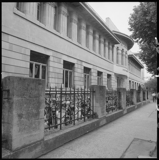 couvent de dominicains, puis école primaire supérieure de jeunes filles, actuellement lycée Victor-Hugo