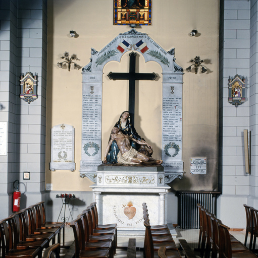 piédestal, groupe sculpté : La Vierge de Pitié