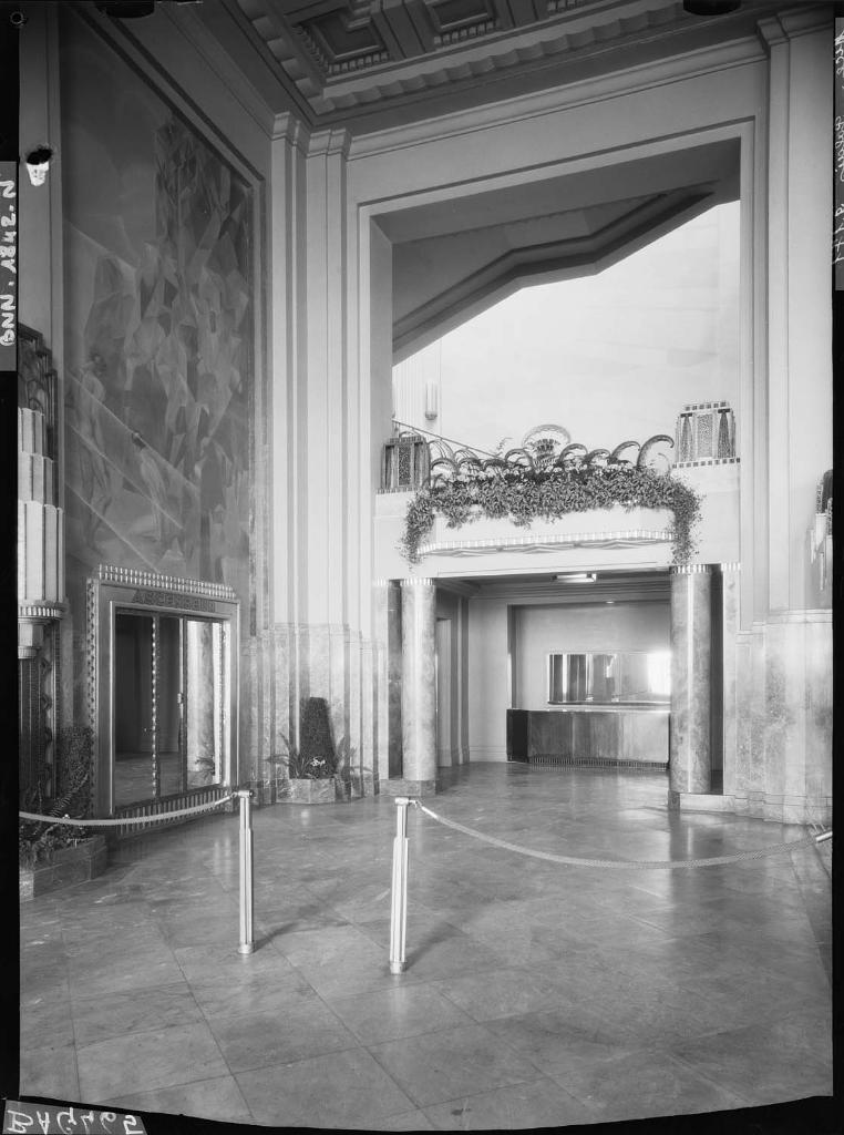 casino dit Palais de la Méditerranée, actuellement casino et hôtel de voyageurs dits Palais de la Méditerranée