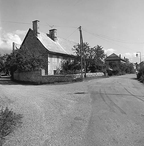 La Plaine. Parcelle 760. Ferme à cour close de murs.