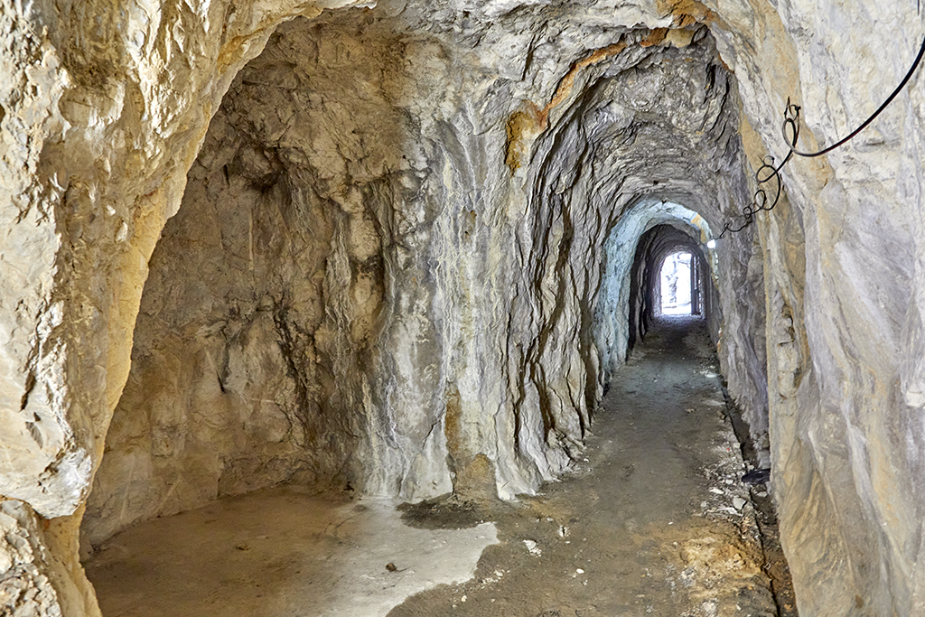 Intérieur de la première branche de galerie du souterrain caverne