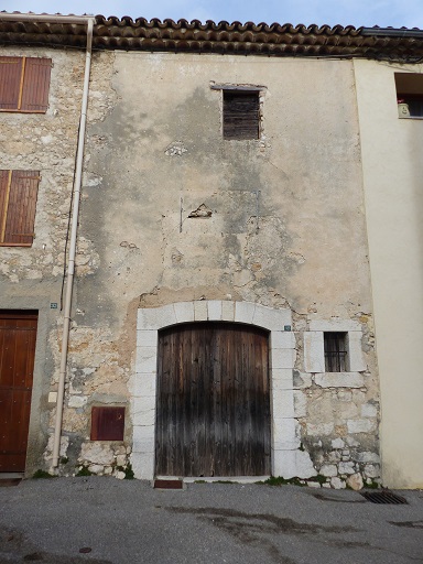 Entrepôt agricole dans le village (1841 B4 499). Elévation sud, avant-toit constitué de deux rangs de génoises. 