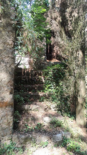 Batiment du logis, élévation est. Escalier extérieur.