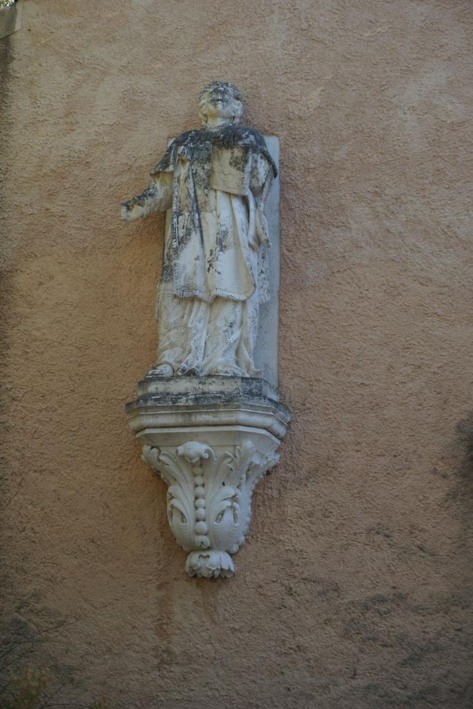 Détail de la statue de Saint-Etienne depuis l'ouest.
