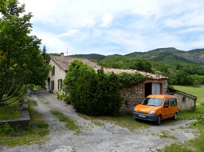 Pignon sud de la maison-bloc et remise accolée à l'est. Vue prise du sud-est.