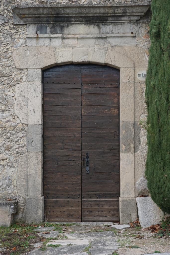 Vue extérieure du portail depuis l'est.