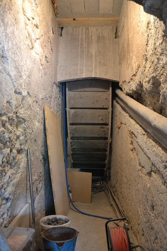 Moulin à huile, scierie à bois puis moulin à huile et ressence, actuellement logement