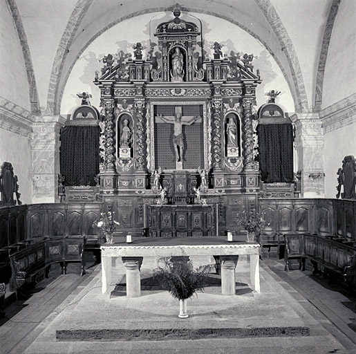 ensemble du maître-autel (autel (?), tabernacle, retable, statues (6))