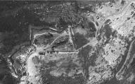 Vue aérienne de l'ouvrage ouest du Mont Caume. 1969.