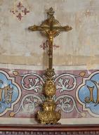 Garniture d'autel : croix d'autel et cinq chandeliers d'autel