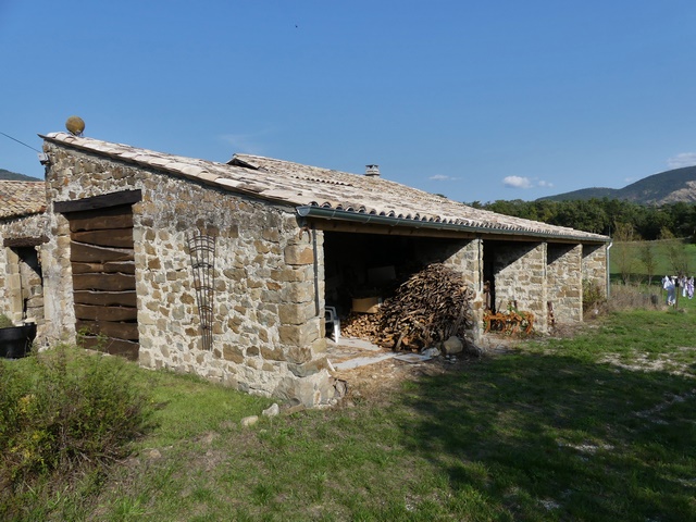 Dépendance sud. Vue d'ensemble prise du sud-ouest.