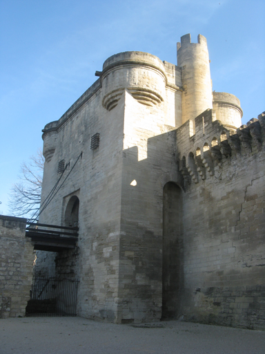 pont Saint-Bénezet ou pont d'Avignon, ses chapelles Saint-Bénezet et Saint-Nicolas et ses tours d'entrée dites Châtelet et tour Philippe-le-Bel