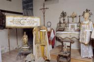ensemble de 2 gradins d'autel et un tabernacle (No 2)