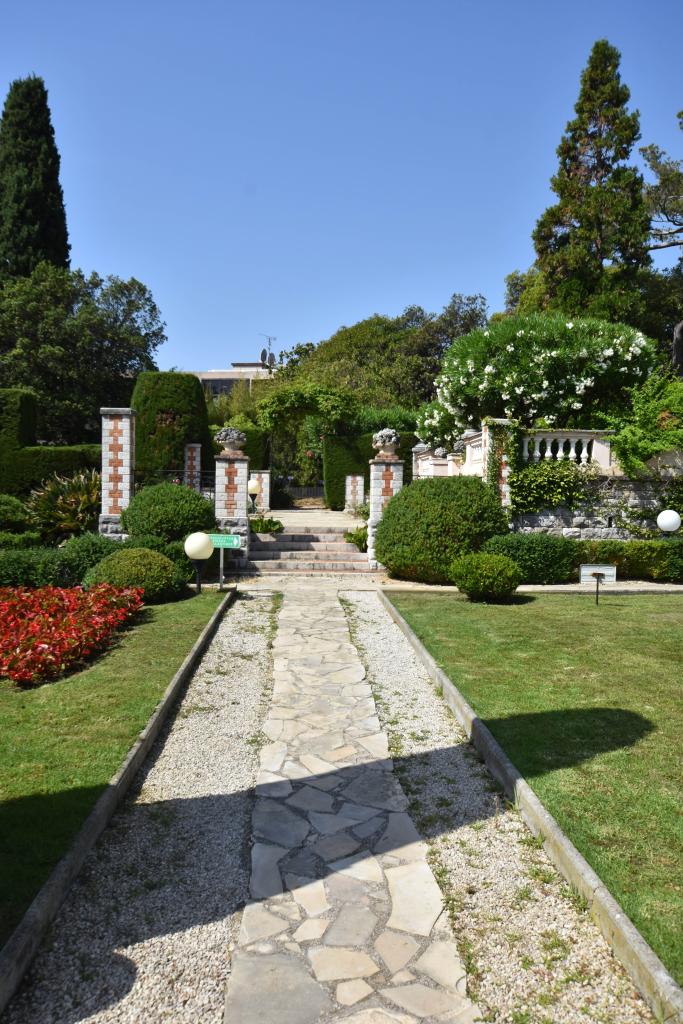 jardin d'agrément de la Villa Grimaldi dite aussi Villa Sainte-Anne, Château Sainte-Anne ou Hermitage, actuellement jardin des Résidences Château Sainte-Anne