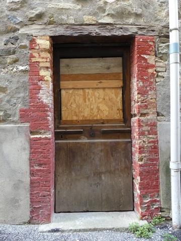 Elévation ouest, premier niveau. Porte du logis.