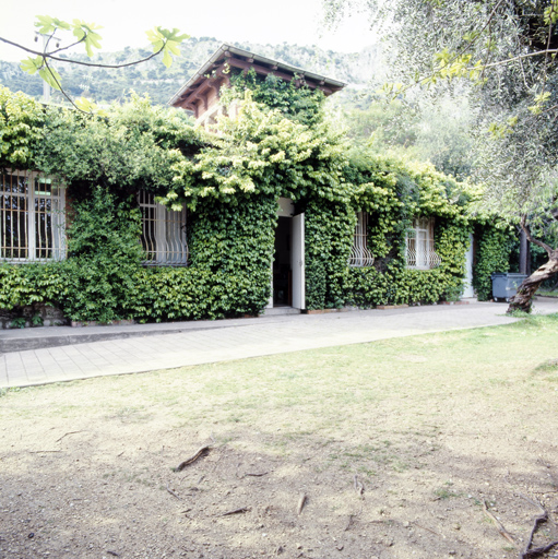 dépendance du Château Marinoni, actuellement cercle dit Club de l'Olivaie, groupe scolaire