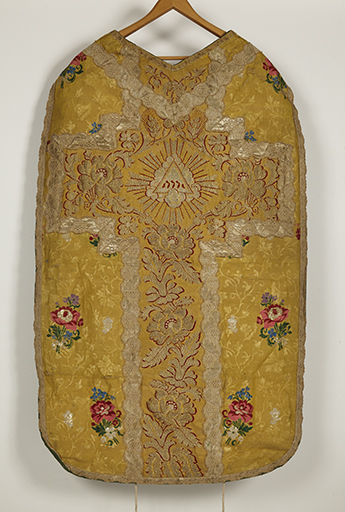 Ornement doré (n°3) : chasuble, étole, manipule