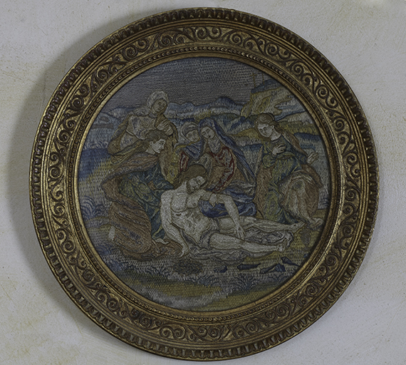 Tableau de broderie, cadre : La Lamentation