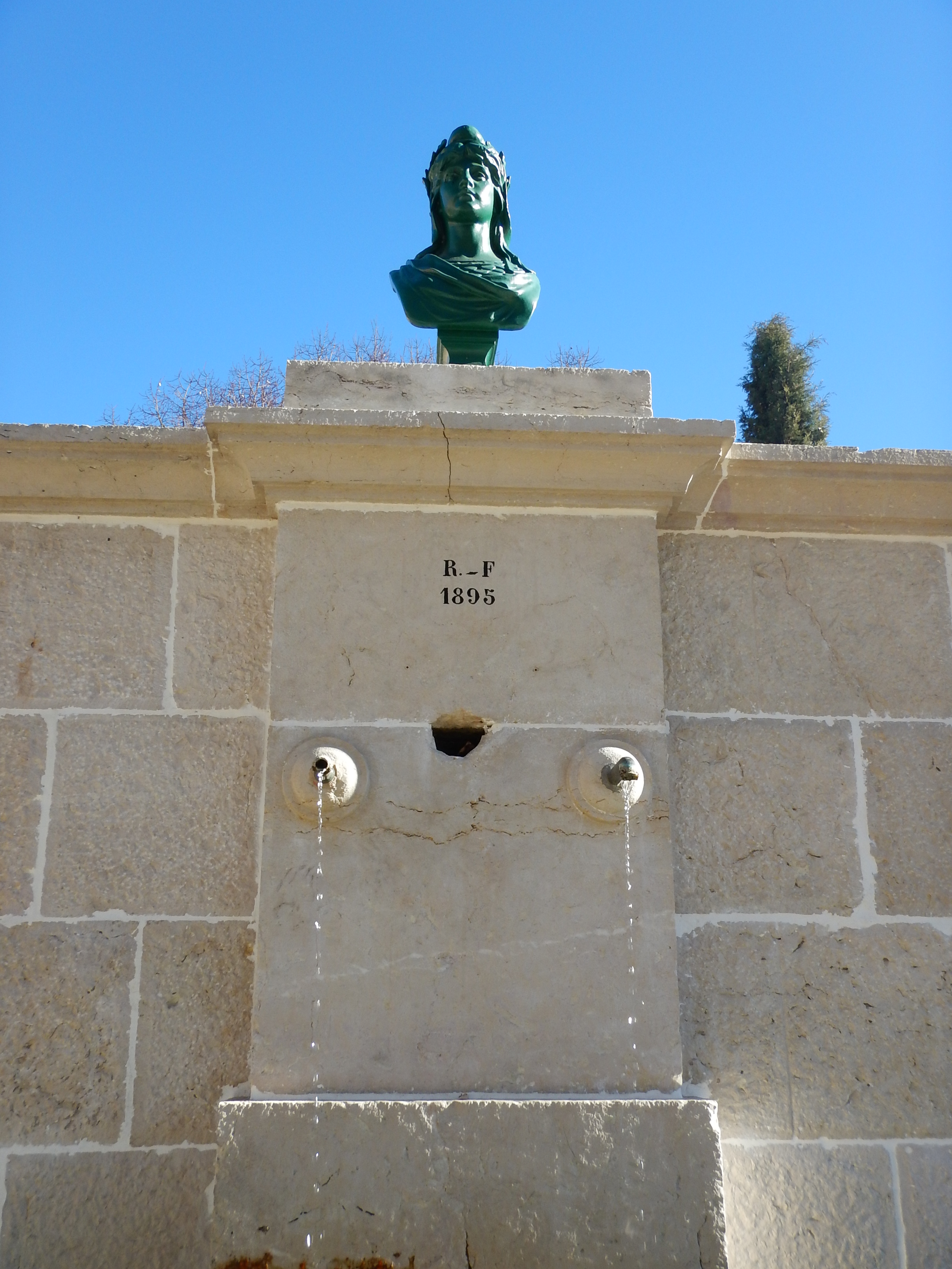 Fontaine et lavoir, dite Fontaine et lavoir de la République