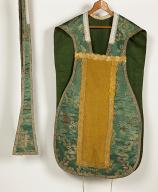 Ornement vert : chasuble, étole, manipule, bourse de corporal, voile de calice