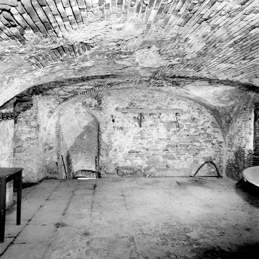 Tour. Vue intérieure du troisième niveau. A gauche, débouché de l'escalier d'accès.