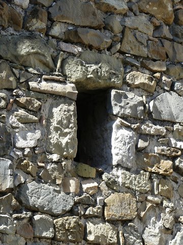 Pignon nord, second niveau. Jour du fenil-séchoir.