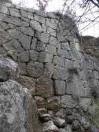 Mur de soutènement de l'ancien chemin de Ribiers à Rougnouse.